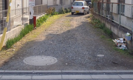 私道アスファルト舗装工事前(埼玉県ふじみ野市)