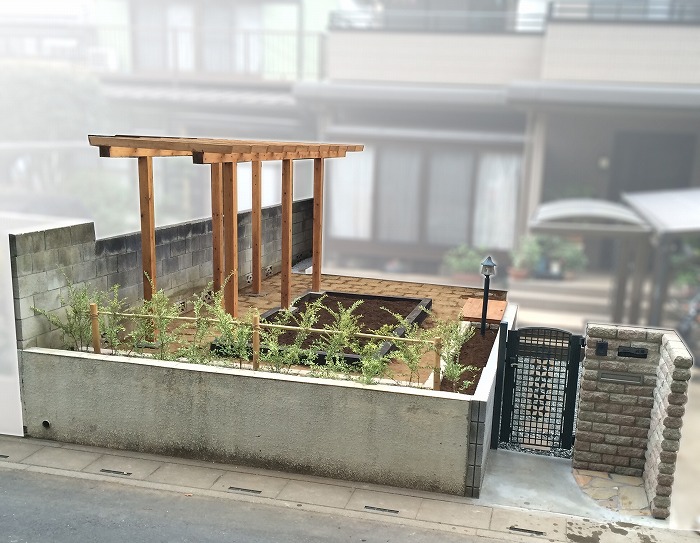 庭の外構工事でパーゴラ造作設置工事(埼玉県上尾市)