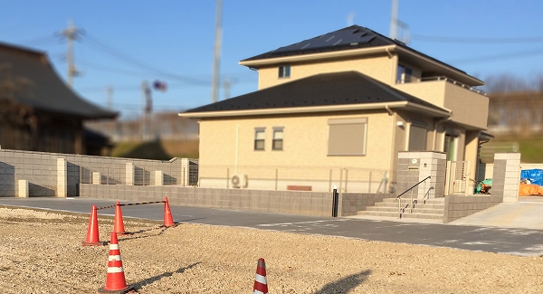 ガレージ倉庫の設置とコンクリート舗装工事(埼玉県久喜市)